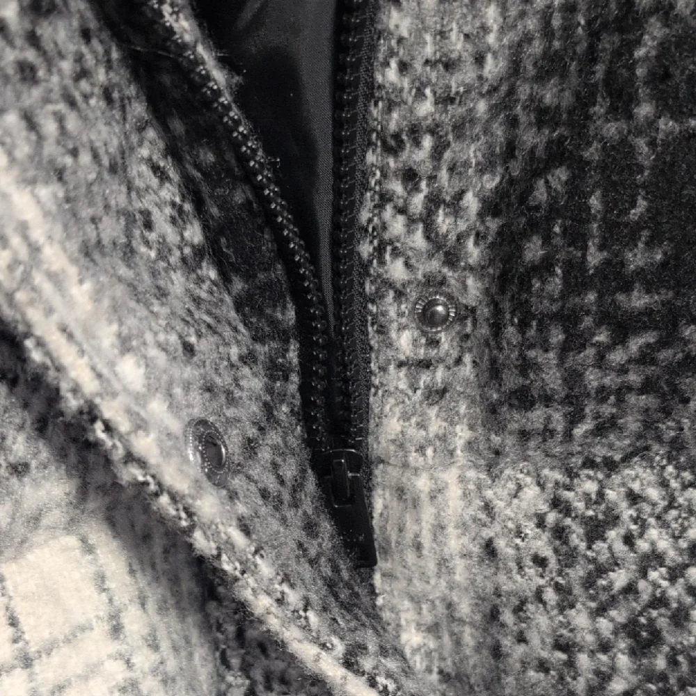 CLEARANCE!!! Women's Levi's Wool Puffer Jacket Size medium - Picture 5 of 13